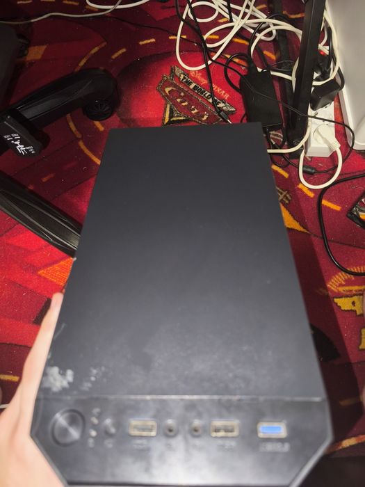 Carcasa Aqirys , foarte buna pentru pc uri low-mid
