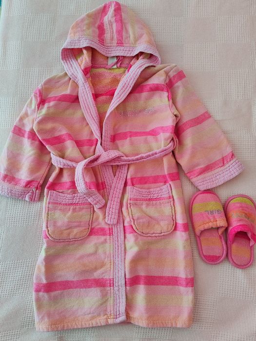 Детски халат с чехлички и Пончо Barbie - Lc Waikiki
