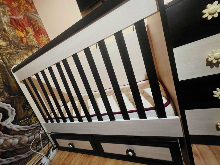 Детска кошара/легло с матрак и скрин