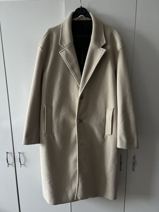 Пальто бежовое от Bershka