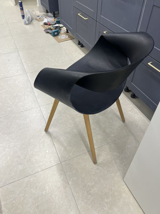 Продам дизайнерский стул в отличном состоянии