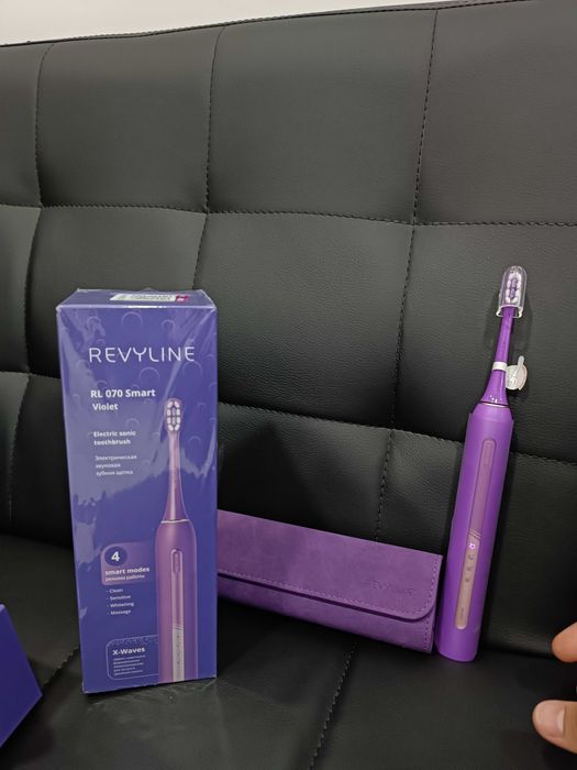 Электрическая звуковая зубная щётка Revyline RL 070 сенсорный