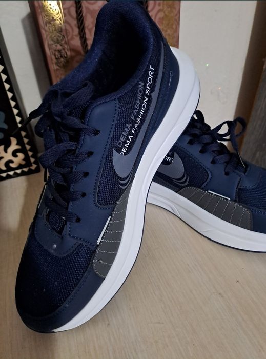 Продам новые кроссовки Nike