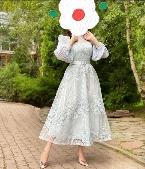 Вечернее платье на торжество.