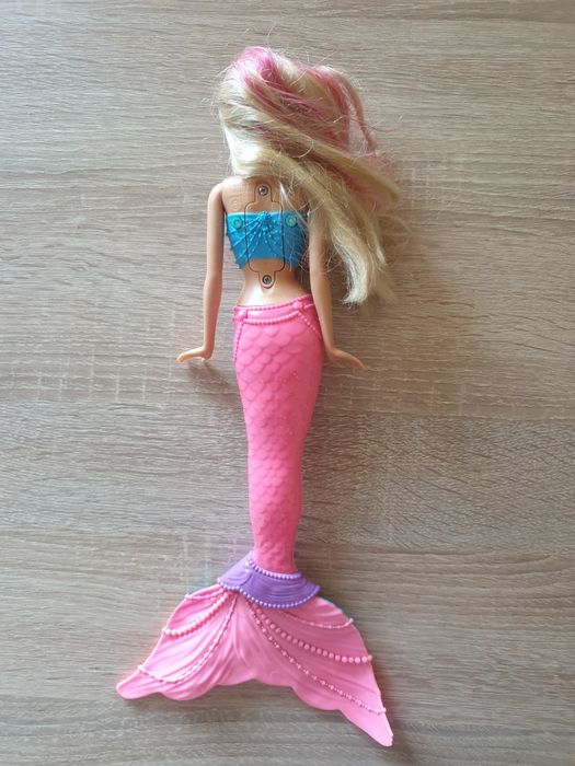 Днес я пускам за 20,00 лева Барби русалка със светеща опашка Barbie