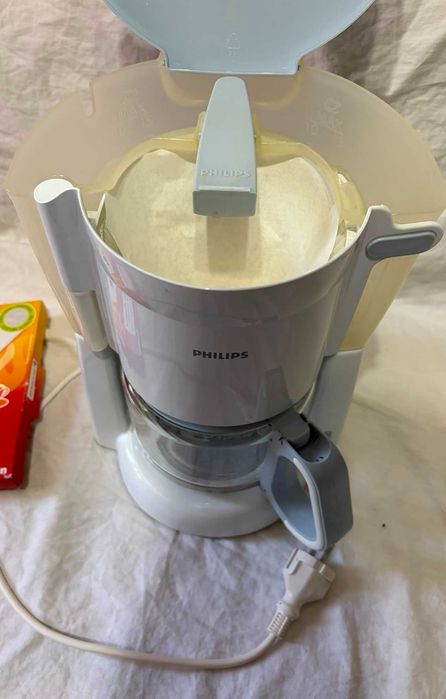 Cafetiera Philips HD7448, 15 cesti, anti-picurare, made in Poland
