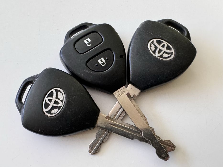 Ключ за Toyota Camry Corola 2000-2010г  оригинален с 2бутона