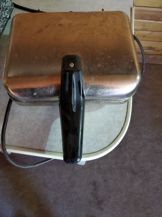 Продам вафельницу