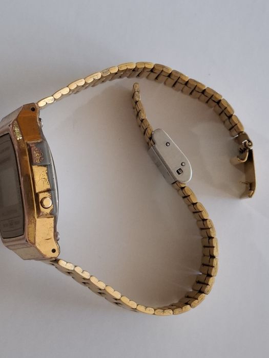 Vând CASIO electronic GOLD
