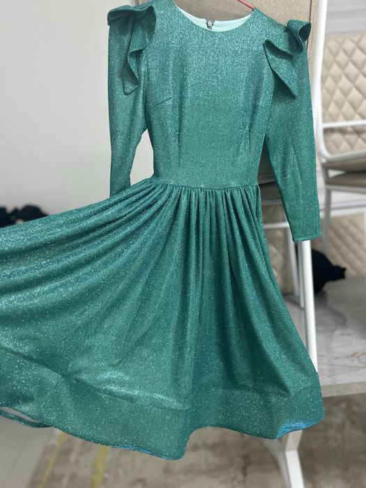 Блестящее изумрудное платье ручной работы для девочки 11–12 лет