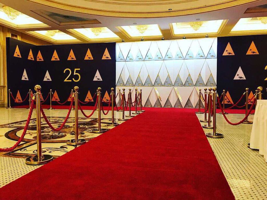 Ограничительные стойки в аренду/продажу для мероприятий