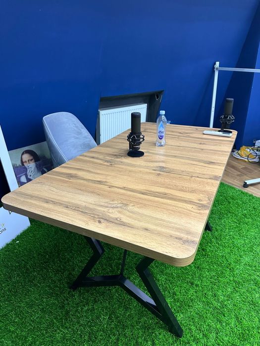 Продам стол длинна 1,5 метра вместе со стульями