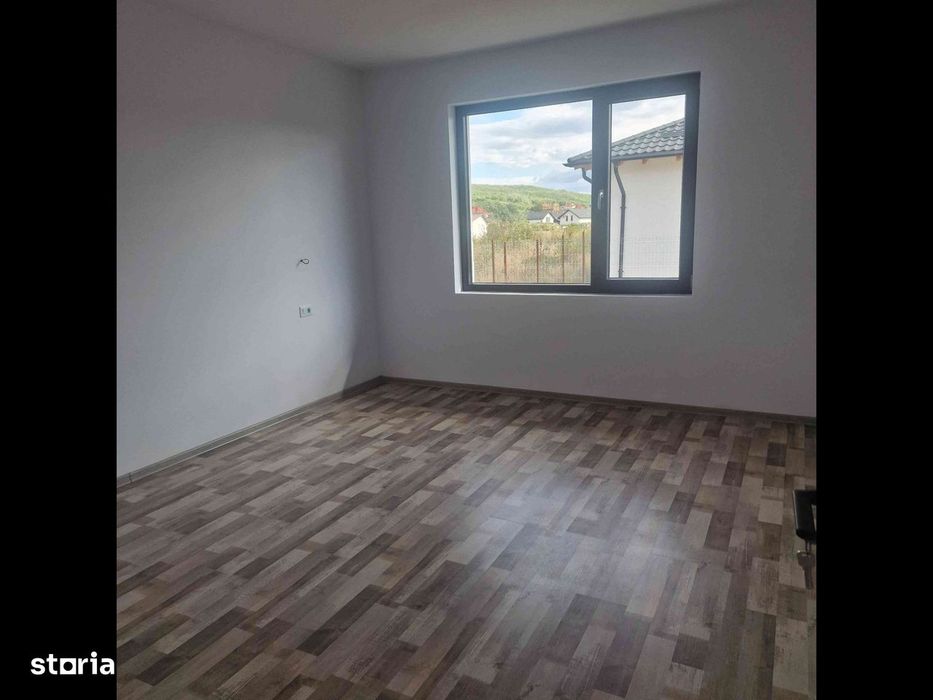 Casa nouă cu 4 camere în suburbie, 500 mp