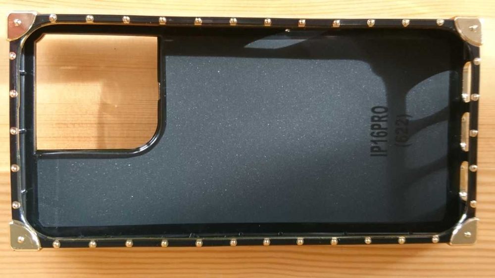 чехол на iphone 16 pro