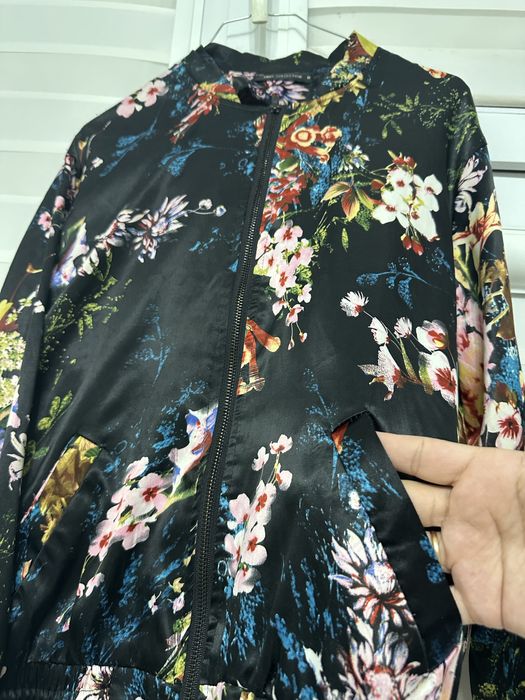 Жұқа бомбер сатылады