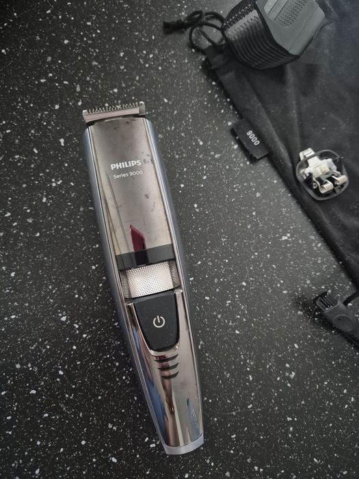 Aparat de tuns barba  Philips seria 9000