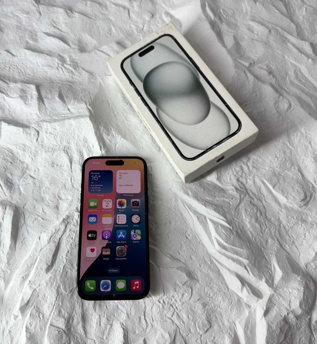 В идеале телефон флагман Айфон 15 128Gb, аккум:89%