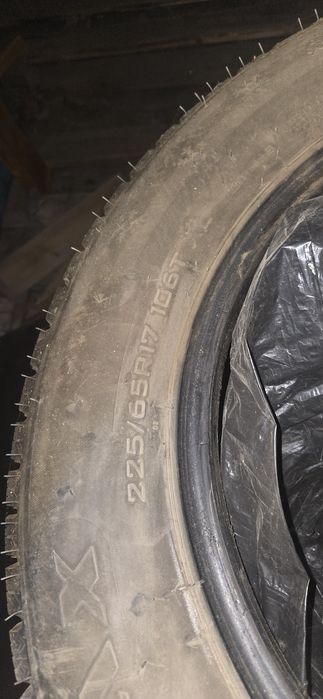 Продам зимние шины, размер 225×65 R17.