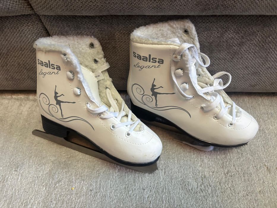 Коньки фигурные 34 размера, белые, утепленные