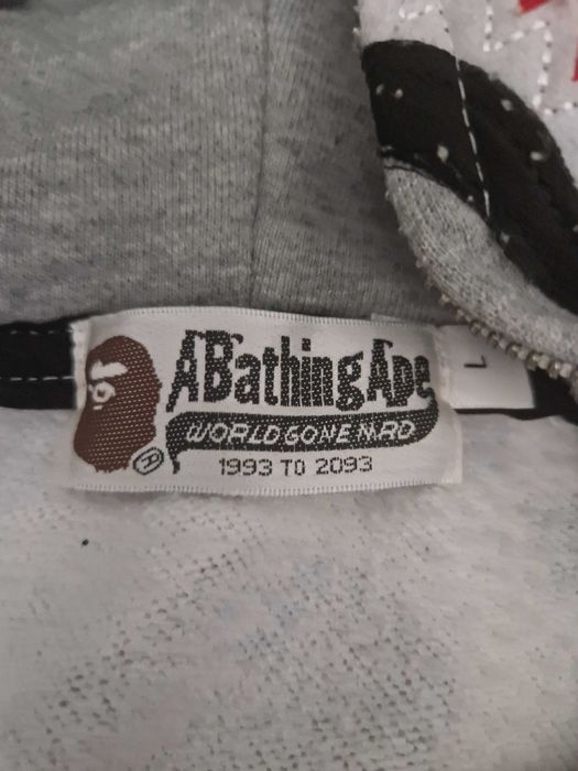 Продам свитшот Bape б/у белого цвета