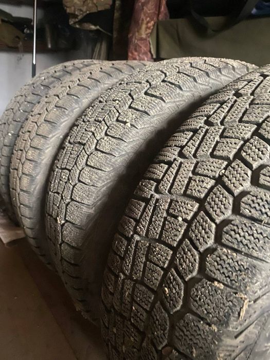 Продам комплект зимней резины