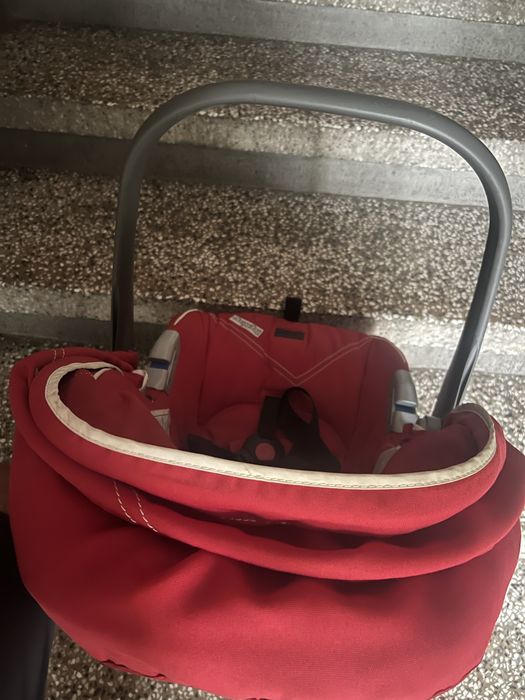 Столче за автомобил 0м Peg Perego червено