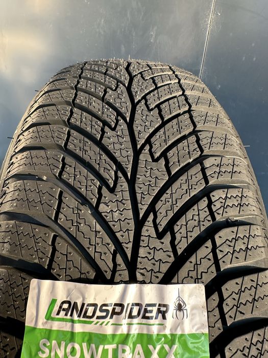 Нови Зимни Гуми LANDSPIDER SNOWTRAXX H/P 205/60R16 96H XL 2056016