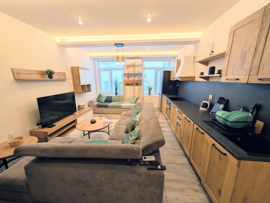 Продава се Тристаен апартамент в Варна, Център - 88 кв.м за 1536 €/кв.м - Снимка #2