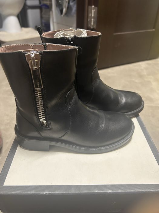 Продам детские ботинки кожанеые, оригинал