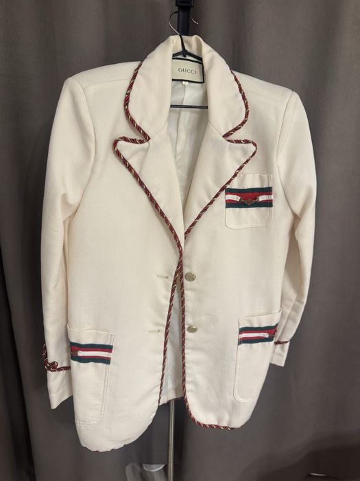 Стильный белый пиджак