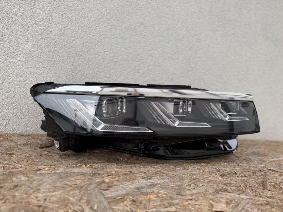 Far dreapta VW Touareg 3 Facelift CR7 Full LED MATRIX Original Europa