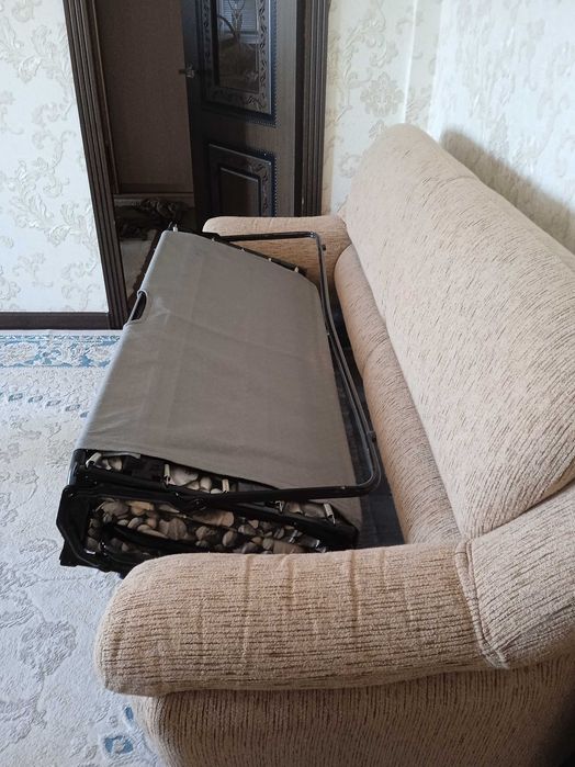 Диван с двумя креслами