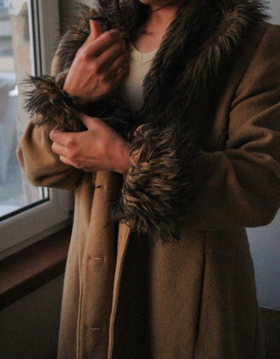 Палто с пухена яка