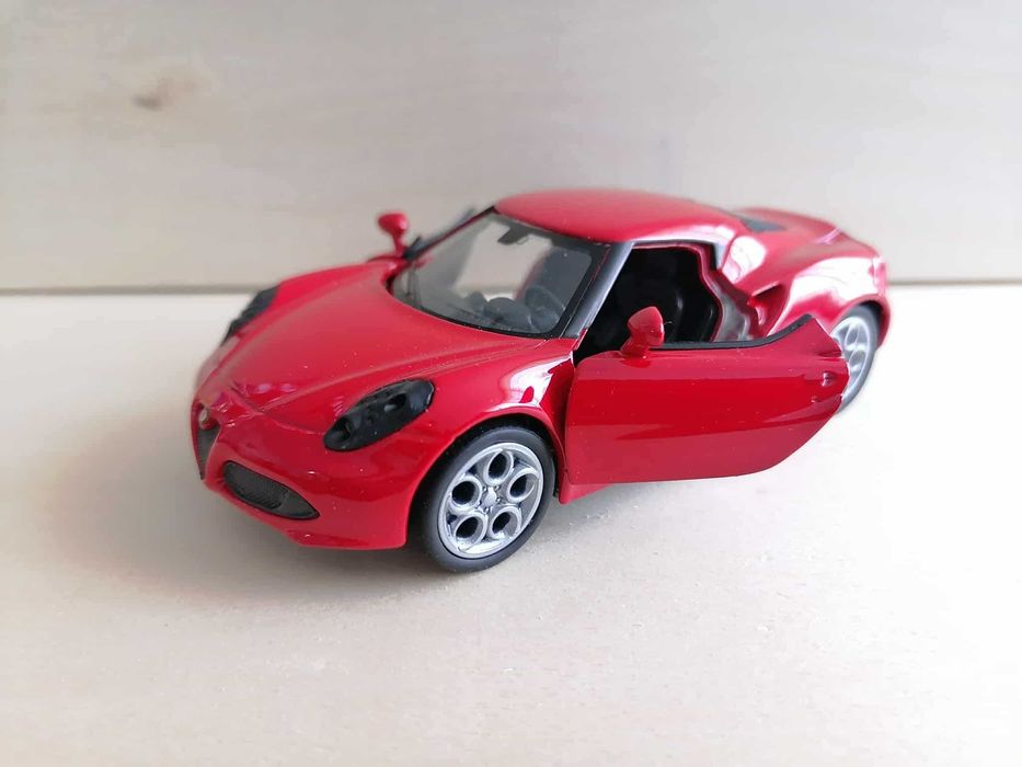 Алфа Ромео 4Ц в мащаб 1:34