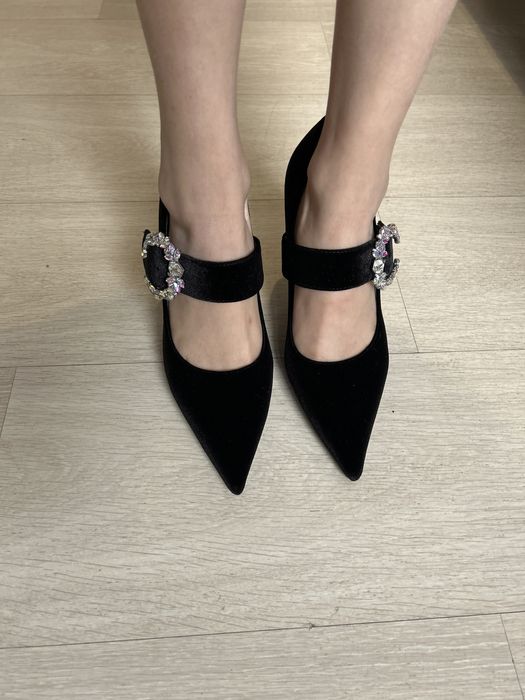 Продам Черные туфли с акцентом на брошь
