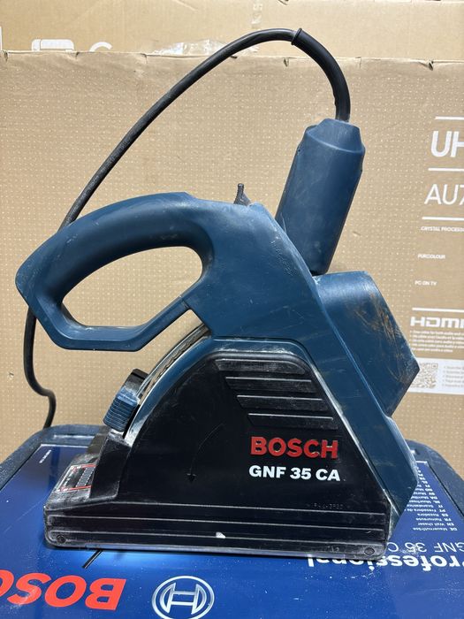 MDM vinde: Masina de frezat caneluri Bosch GNF 35 CA.