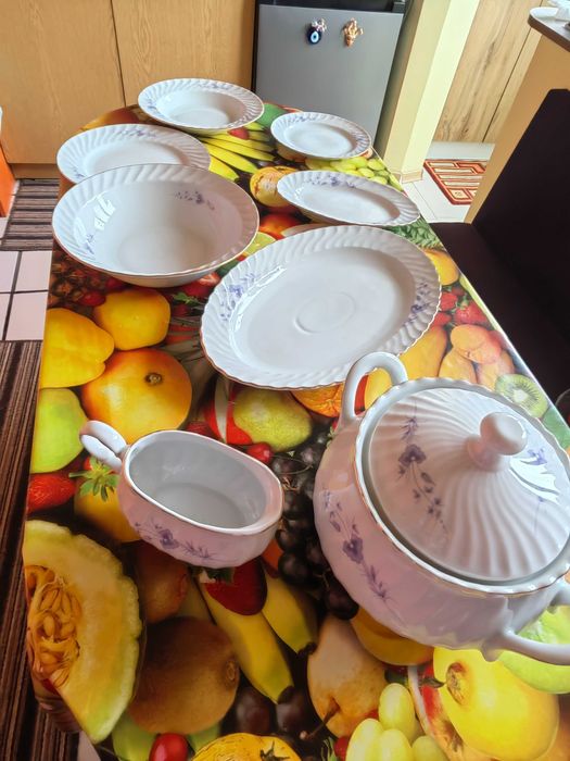 Комплект за хранене от 24 части