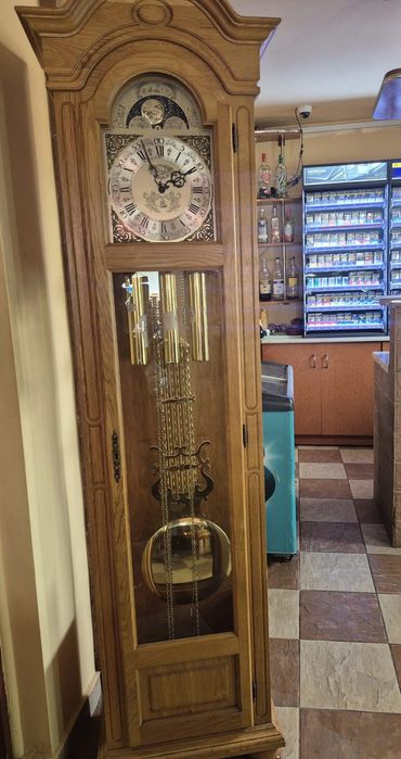 Vand ceas mecanic de perete si podea