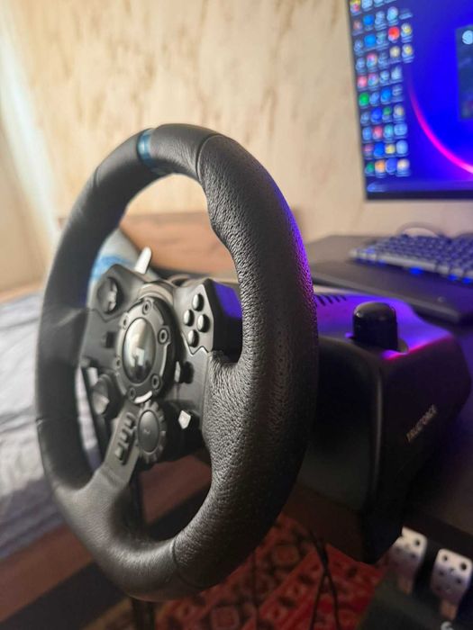 Волан с педали Logitech - G923, PS4/PS5/PC, черен