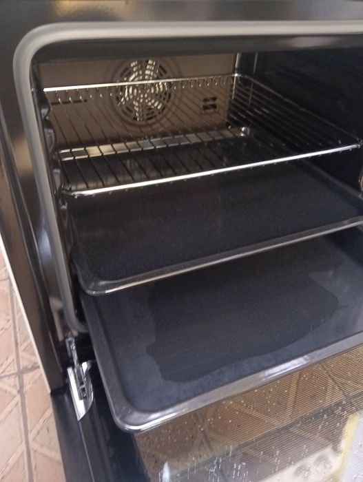 Свободно стояща печка с керамичен плот Бош Bosch с 2 години гаранция!