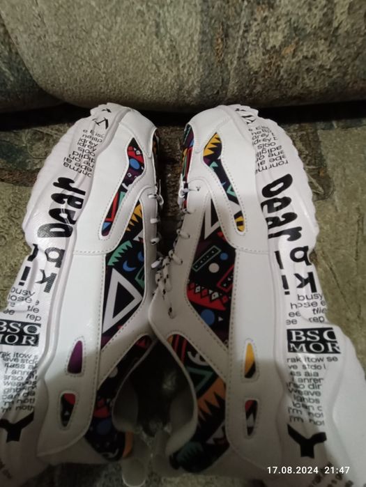 Продам унисекс кросовки