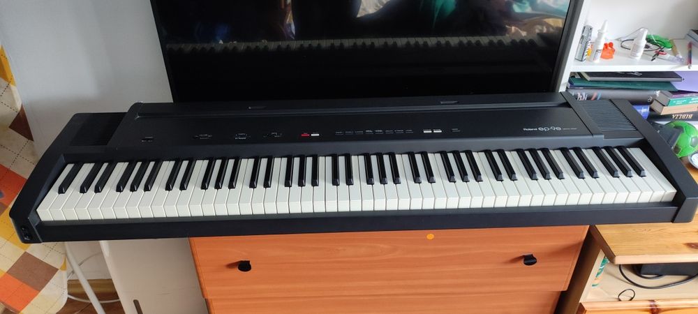 Pian digital/orgă Roland ep-9e