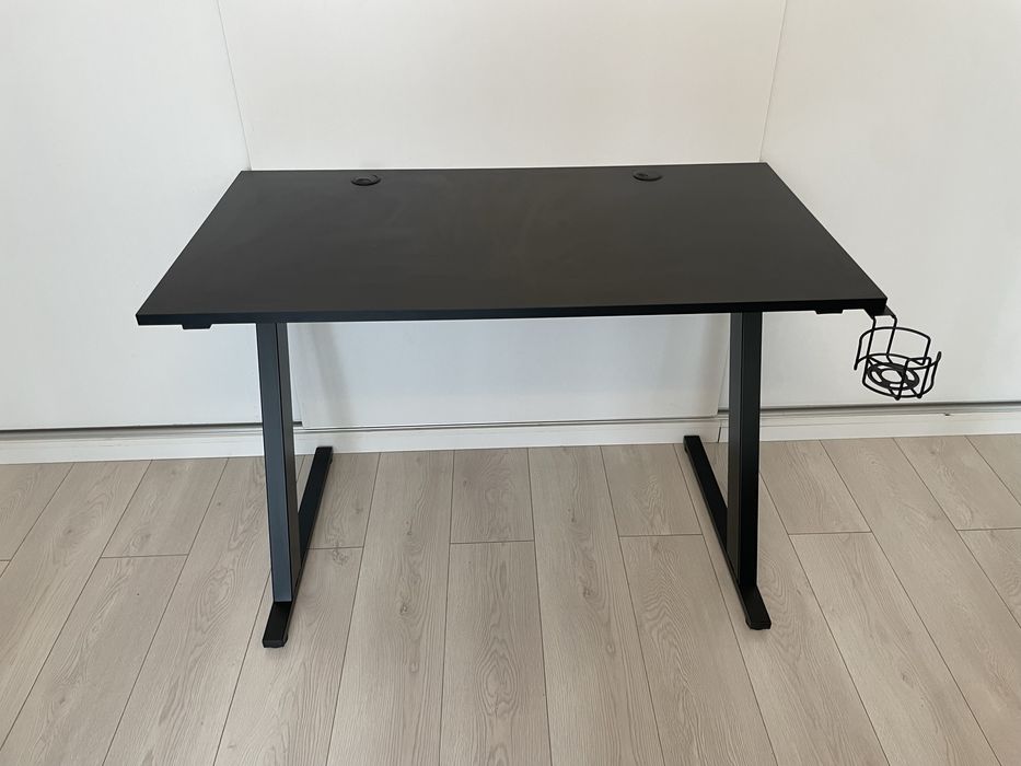 Birou gaming / office negru, cadru metalic, stare foarte bună