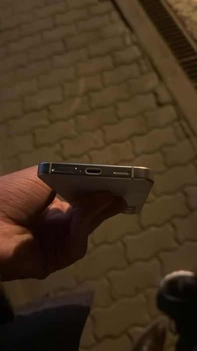 Vand samsung s24 normal cu 128 fara nicio problema sau zgaarietura