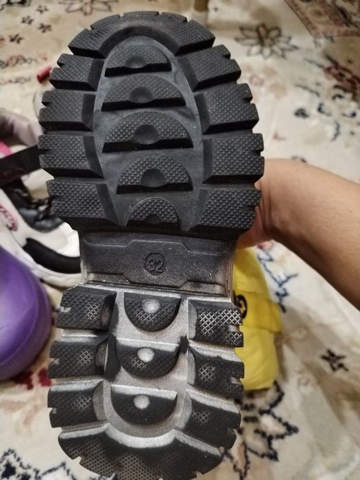 Продам детскую обувь