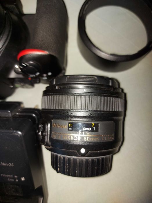 Фото апарат Nikon D5600-КАТО НОВ (само на 3267 кадъра!)+ два обектива + оригинално зарядно и оригинална батерия +стойка+фото чанта