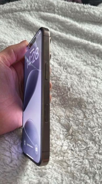 Продам IPhone 16 Pro