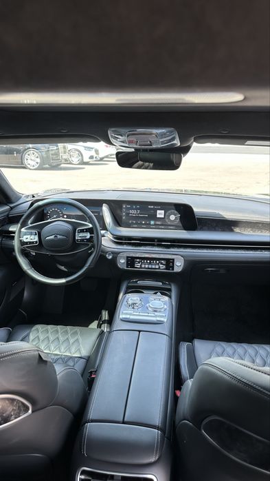 Genesis G90 Limousine