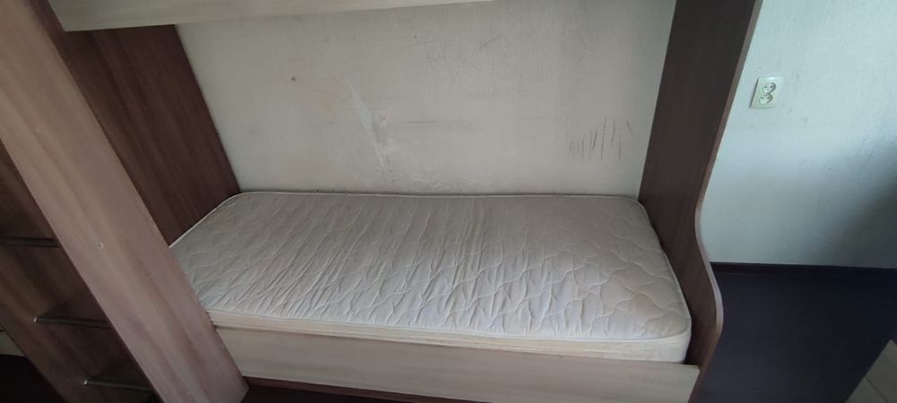 Двухъярусная кровать