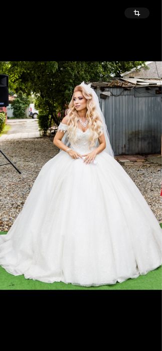 Vand rochie de mireasa